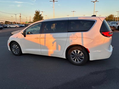 2023 Chrysler Pacifica Hybrid Touring L