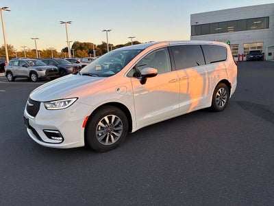 2023 Chrysler Pacifica Hybrid Touring L