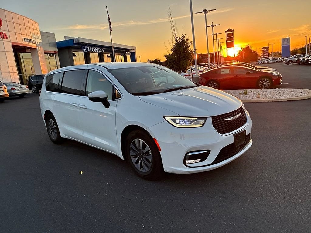2023 Chrysler Pacifica Hybrid Touring L