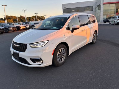 2023 Chrysler Pacifica Hybrid Touring L