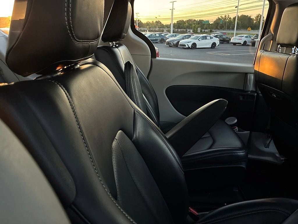 2023 Chrysler Pacifica Hybrid Touring L