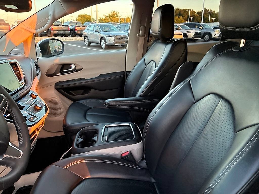 2023 Chrysler Pacifica Hybrid Touring L