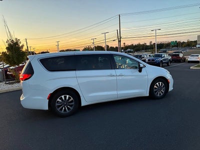 2023 Chrysler Pacifica Hybrid Touring L