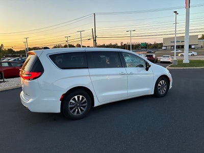 2023 Chrysler Pacifica Hybrid Touring L
