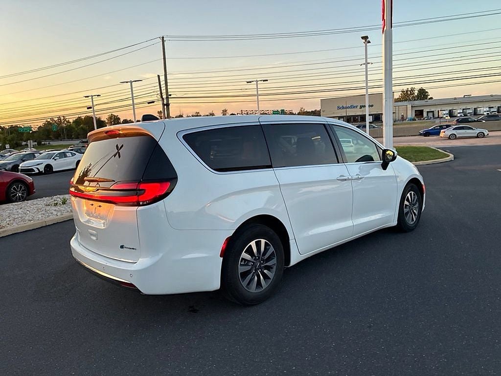 2023 Chrysler Pacifica Hybrid Touring L