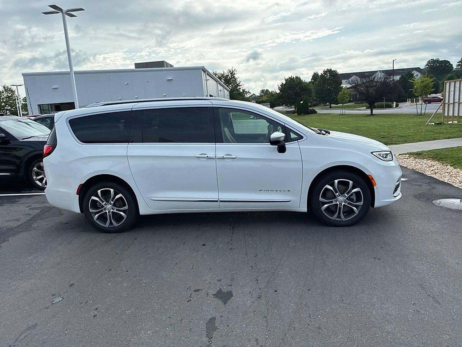 2026 Chrysler Pacifica Pinnacle AWD