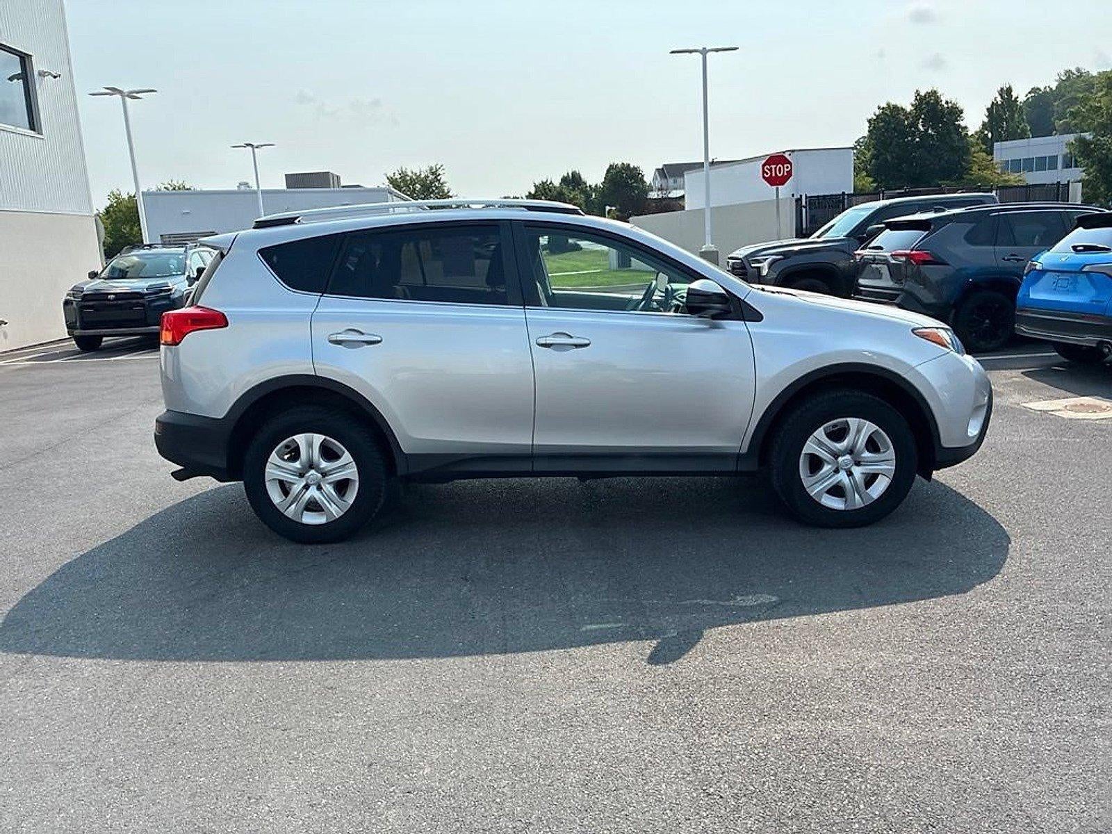 2013 Toyota RAV4 AWD 4dr LE (Natl)