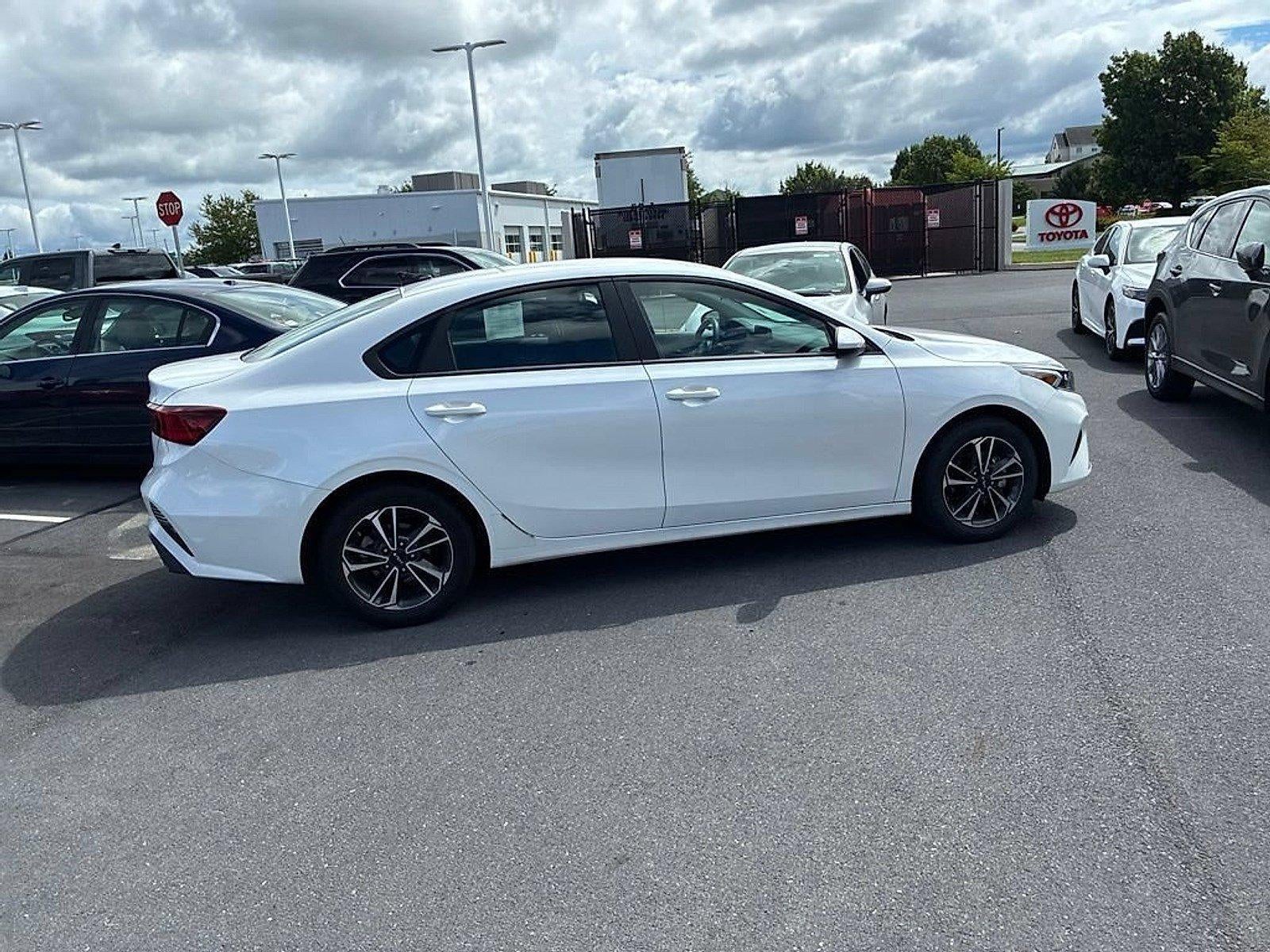 2024 Kia Forte LXS IVT