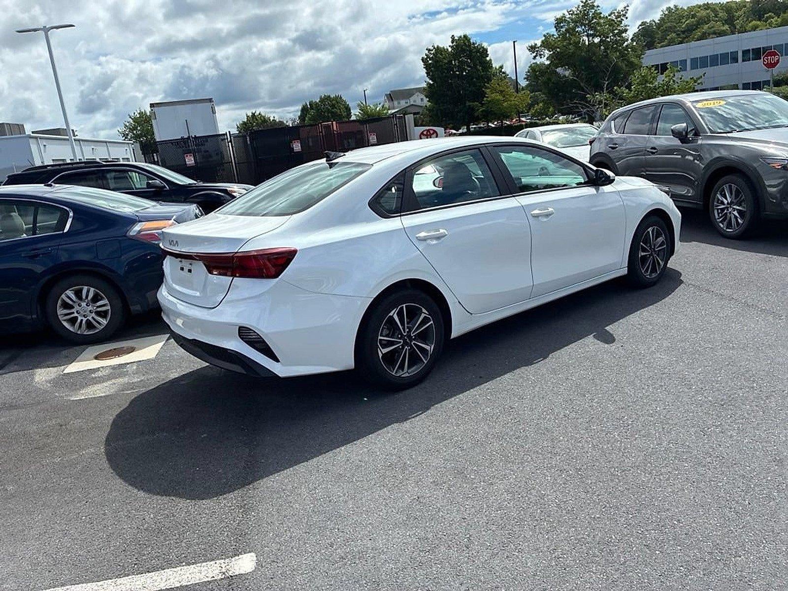 2024 Kia Forte LXS IVT