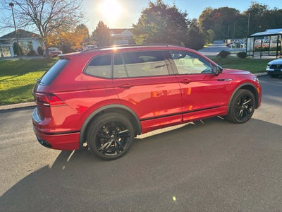 2024 Volkswagen Tiguan 2.0T SE R-Line Black