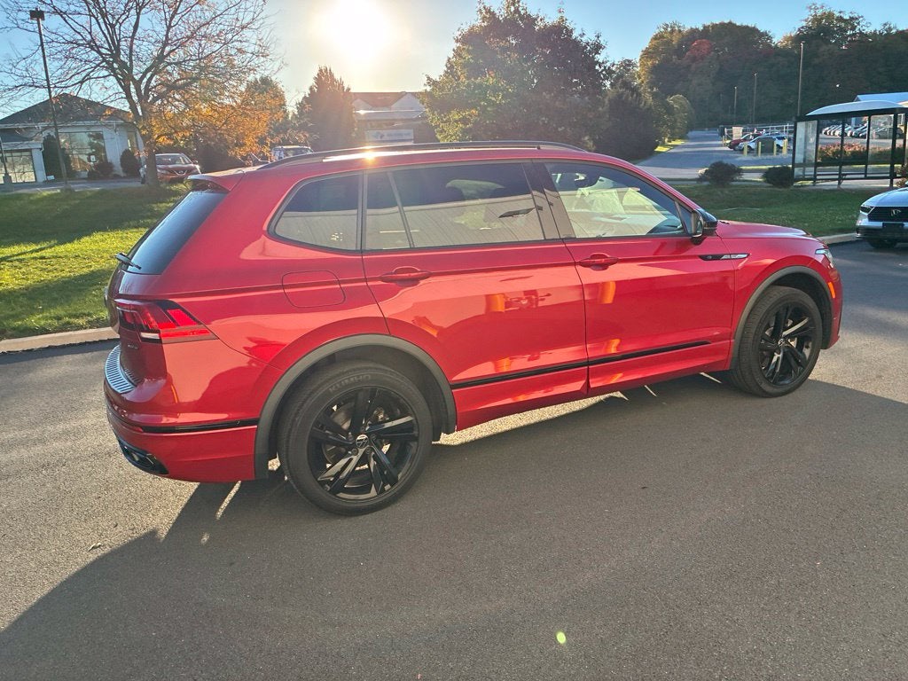 2024 Volkswagen Tiguan 2.0T SE R-Line Black