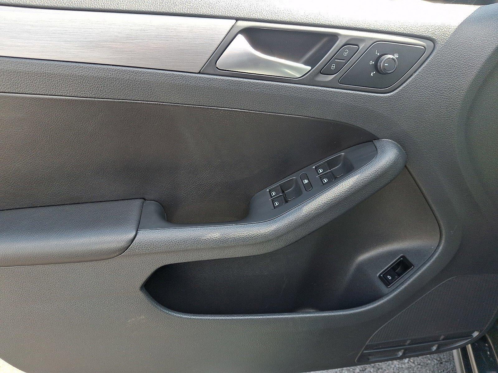 2016 Volkswagen Jetta 4dr Auto 1.8T Sport PZEV Sedan