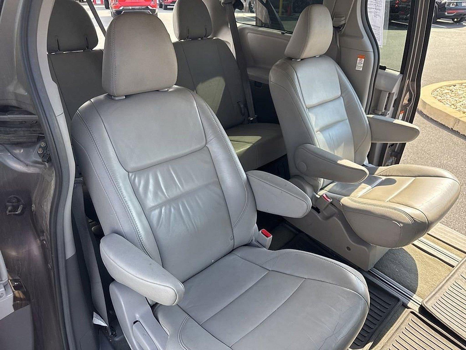 2017 Toyota Sienna XLE Premium AWD 7-Passenger (Natl)