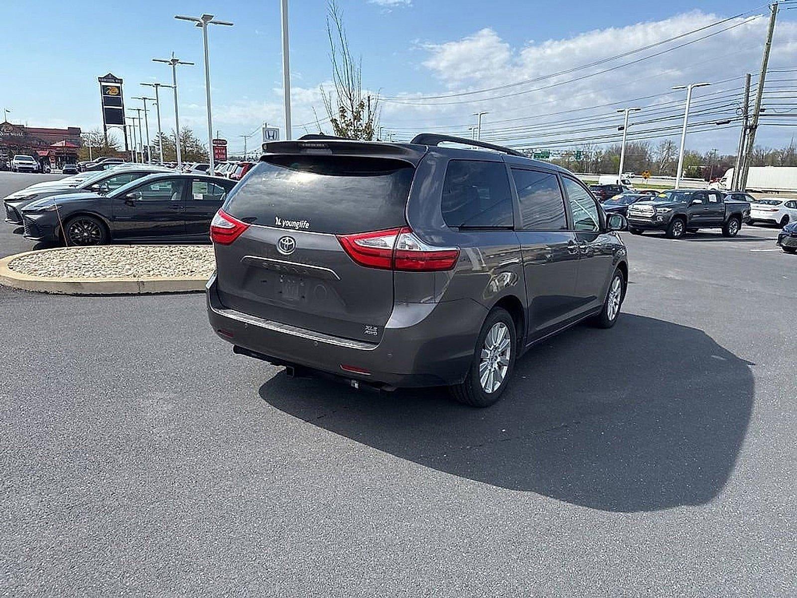 2017 Toyota Sienna XLE Premium AWD 7-Passenger (Natl)