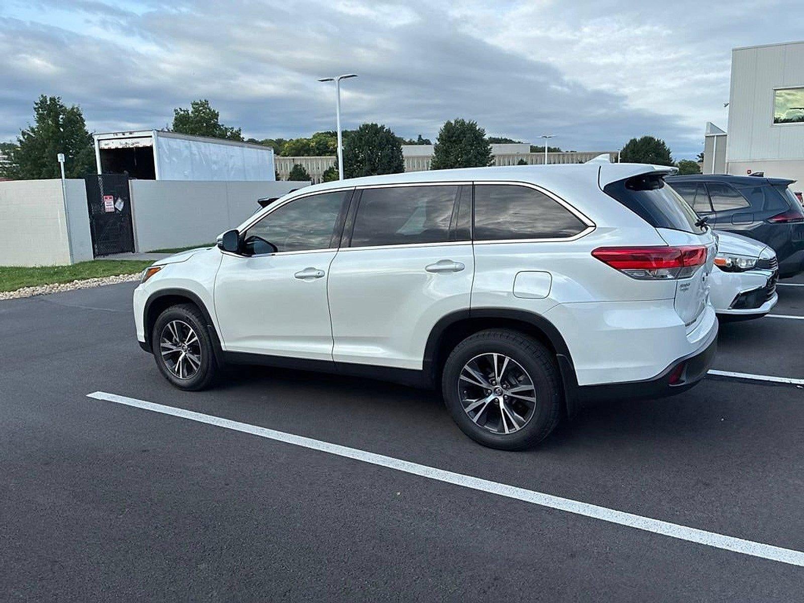 2019 Toyota Highlander LE Plus V6 FWD (SE)