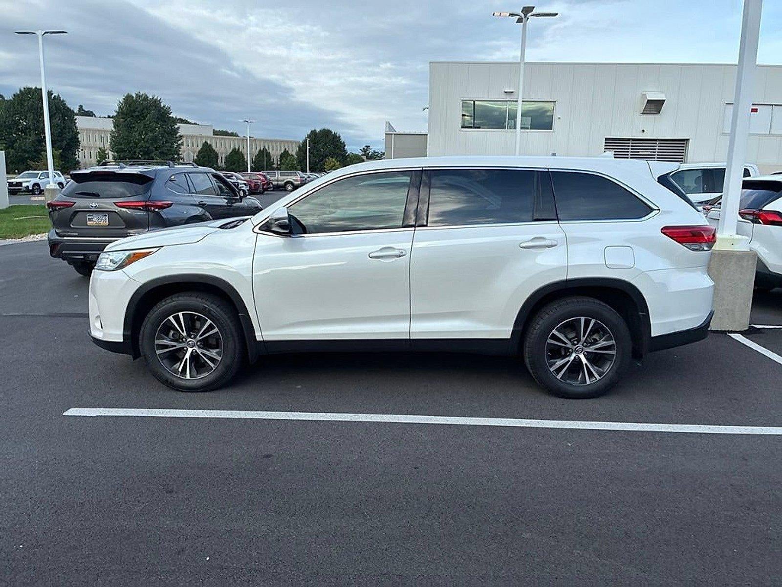 2019 Toyota Highlander LE Plus V6 FWD (SE)