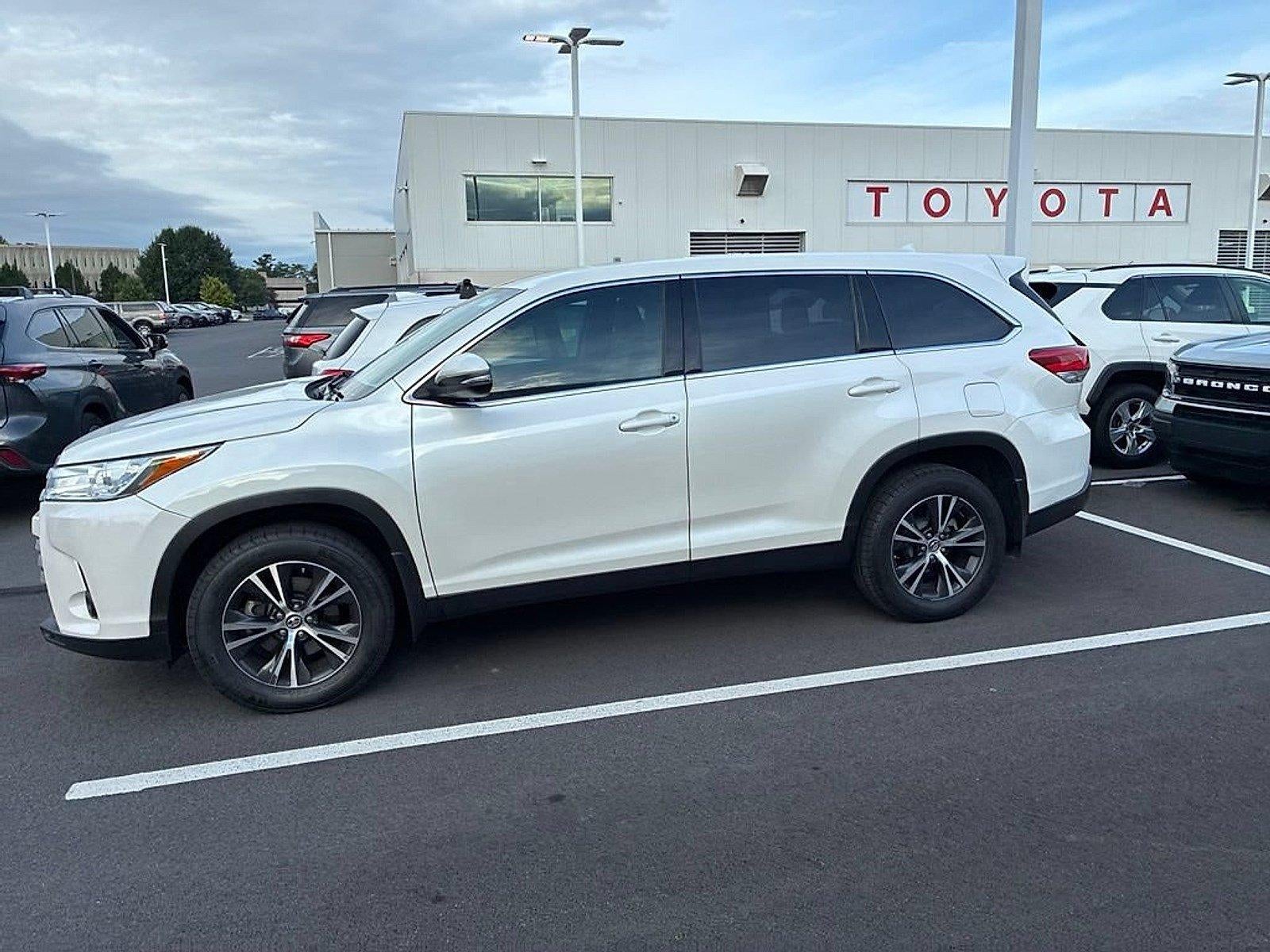 2019 Toyota Highlander LE Plus V6 FWD (SE)