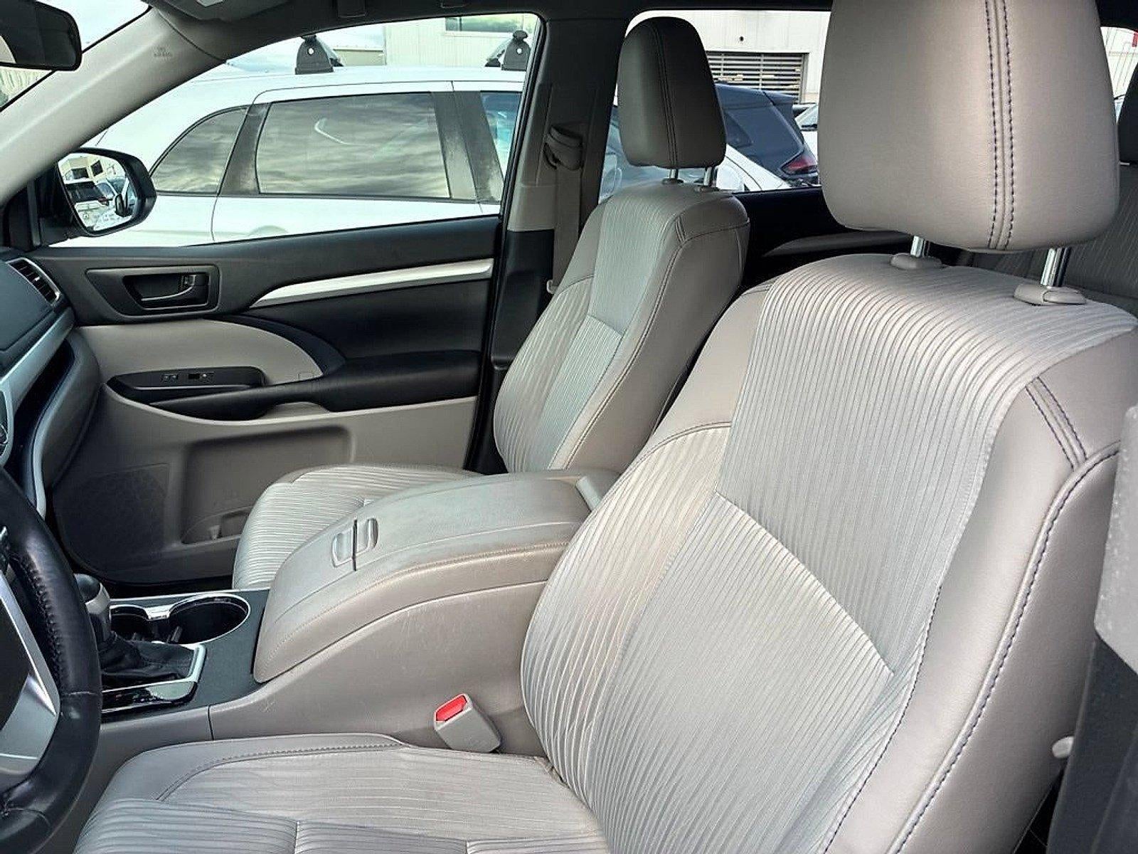 2019 Toyota Highlander LE Plus V6 FWD (SE)