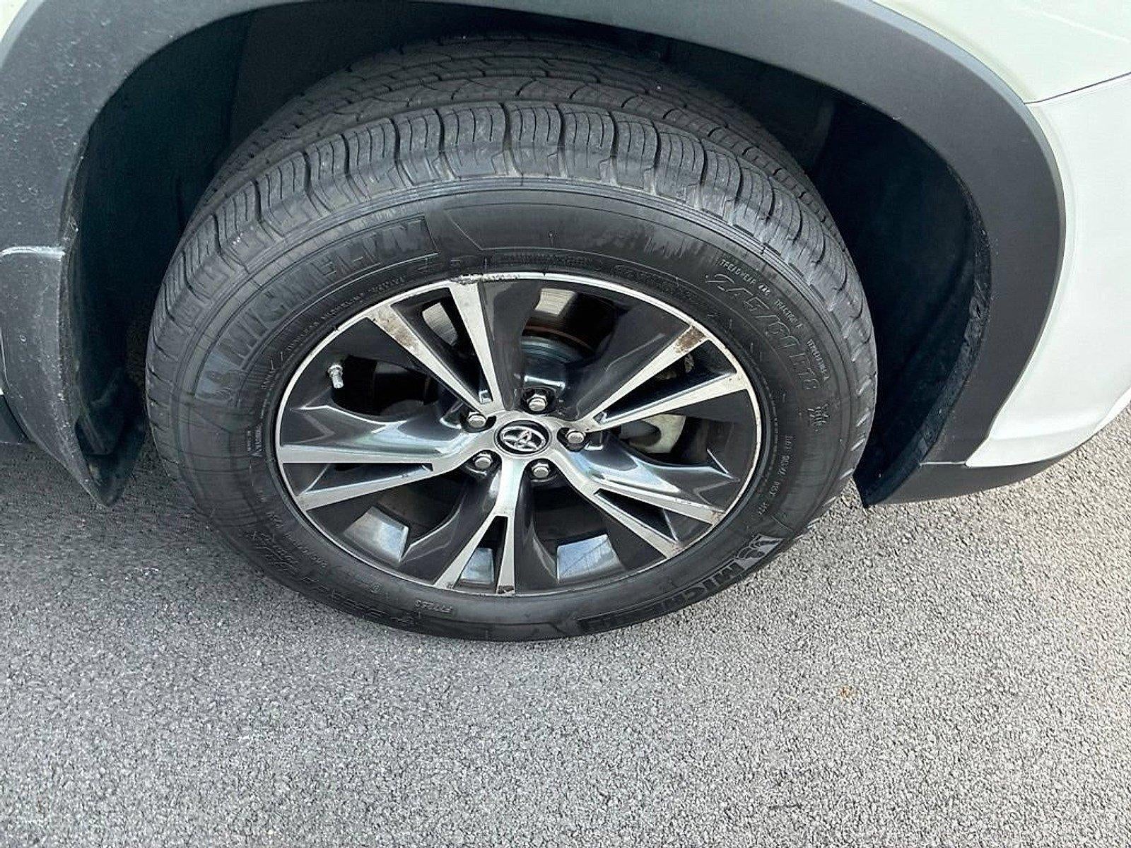 2019 Toyota Highlander LE Plus V6 FWD (SE)