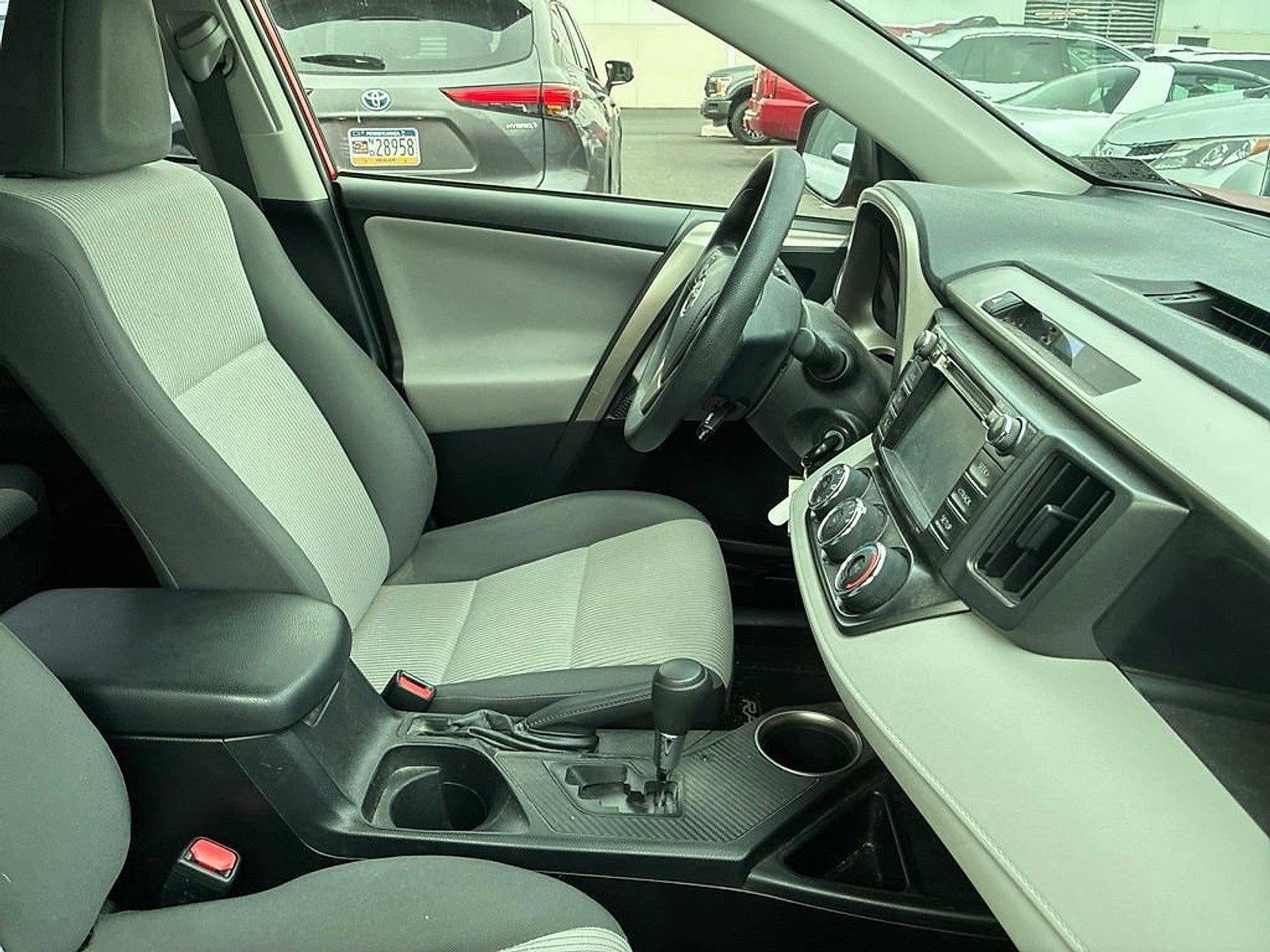 2015 Toyota RAV4 AWD 4dr LE (Natl)