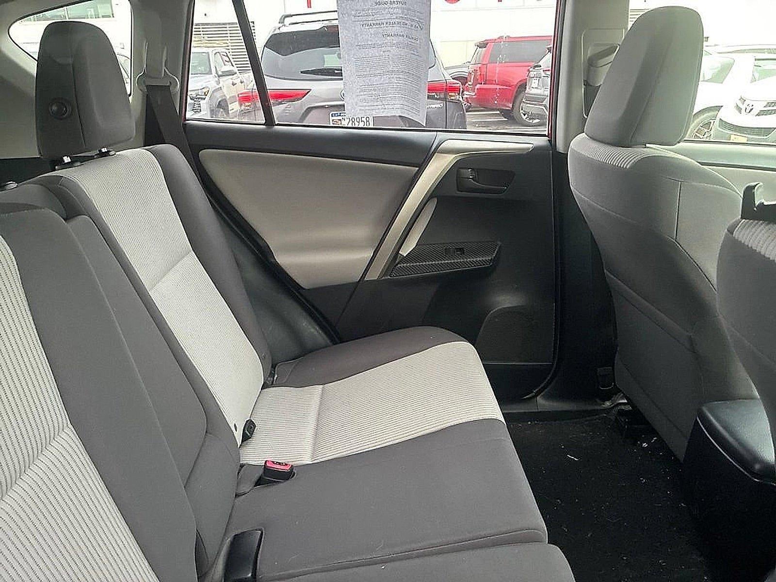 2015 Toyota RAV4 AWD 4dr LE (Natl)