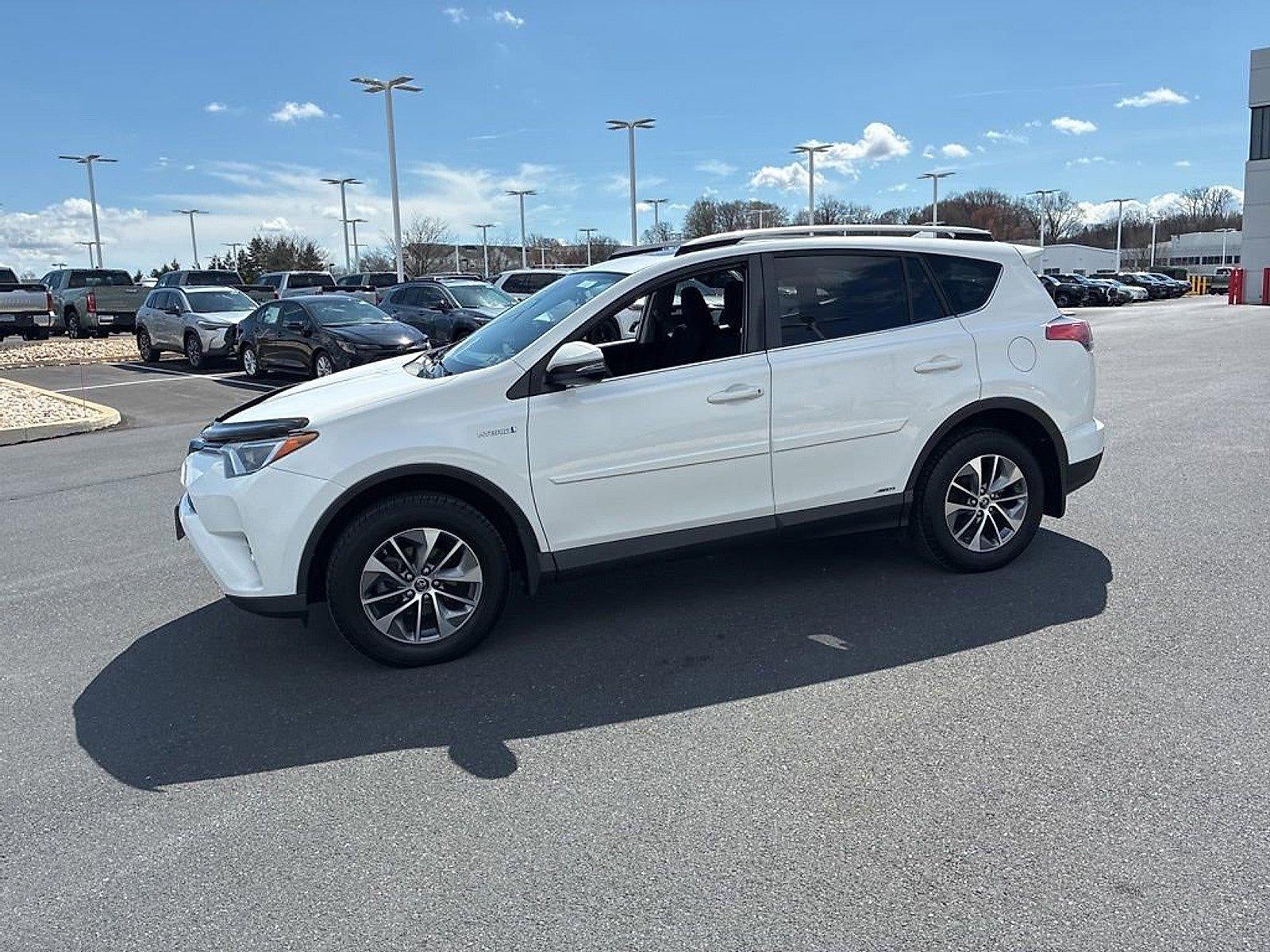 2017 Toyota RAV4 Hybrid XLE AWD (Natl)