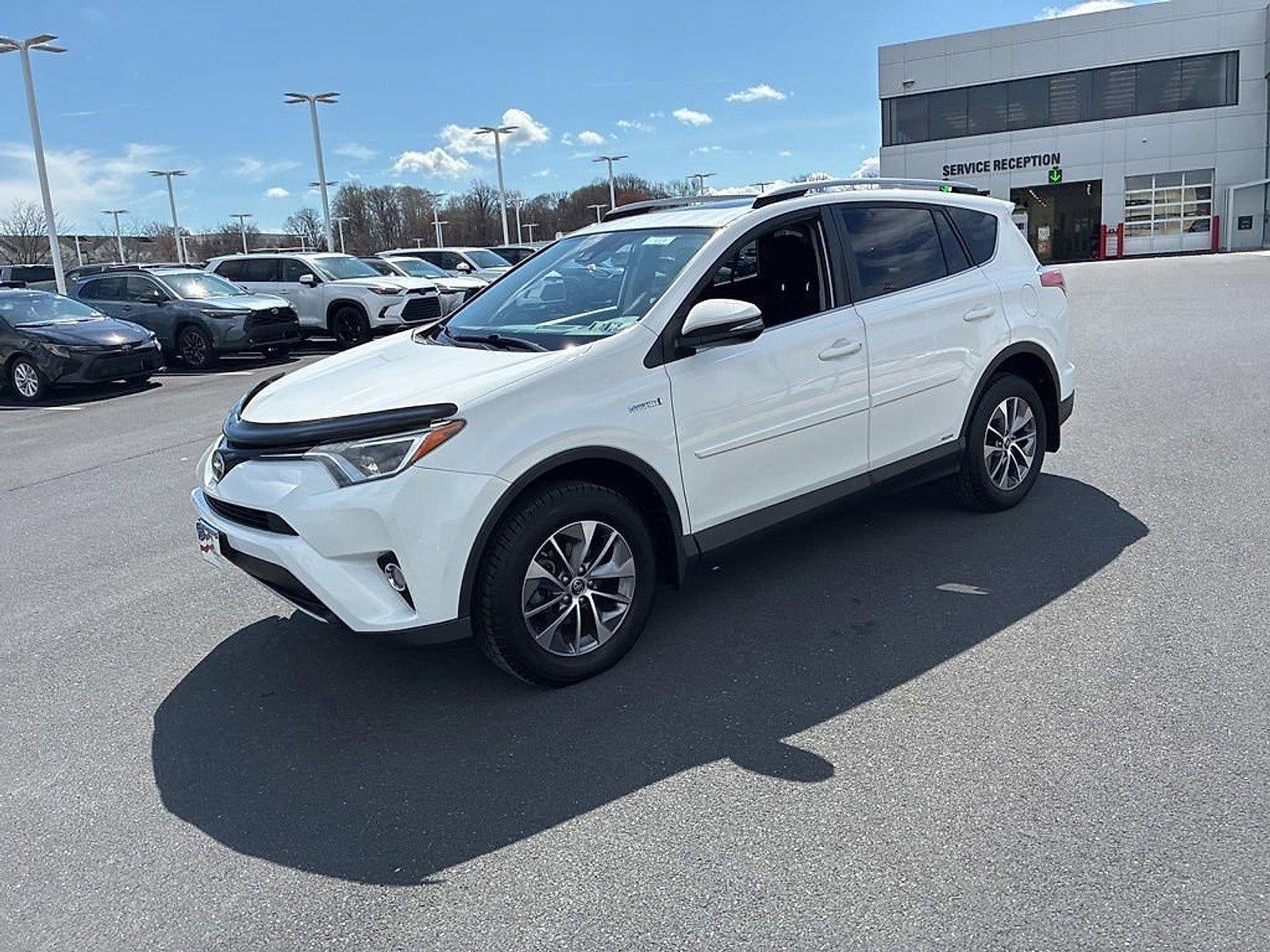 2017 Toyota RAV4 Hybrid XLE AWD (Natl)