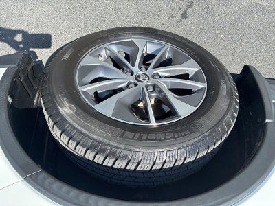 2017 Toyota RAV4 Hybrid XLE AWD (Natl)