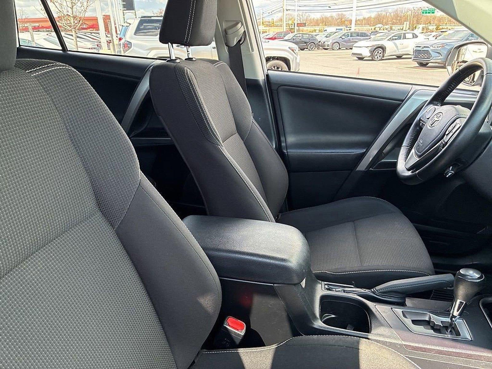 2017 Toyota RAV4 Hybrid XLE AWD (Natl)