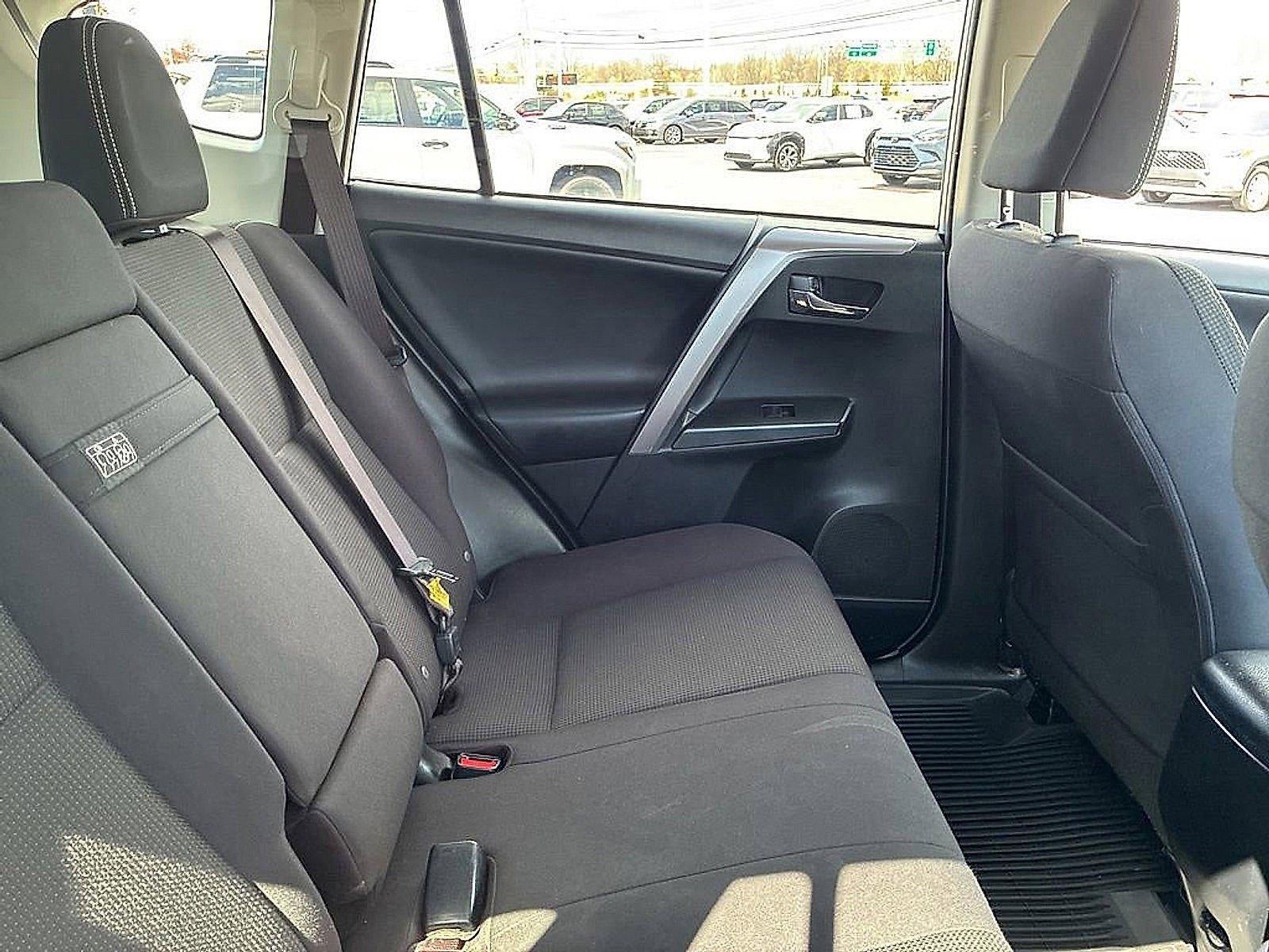 2017 Toyota RAV4 Hybrid XLE AWD (Natl)