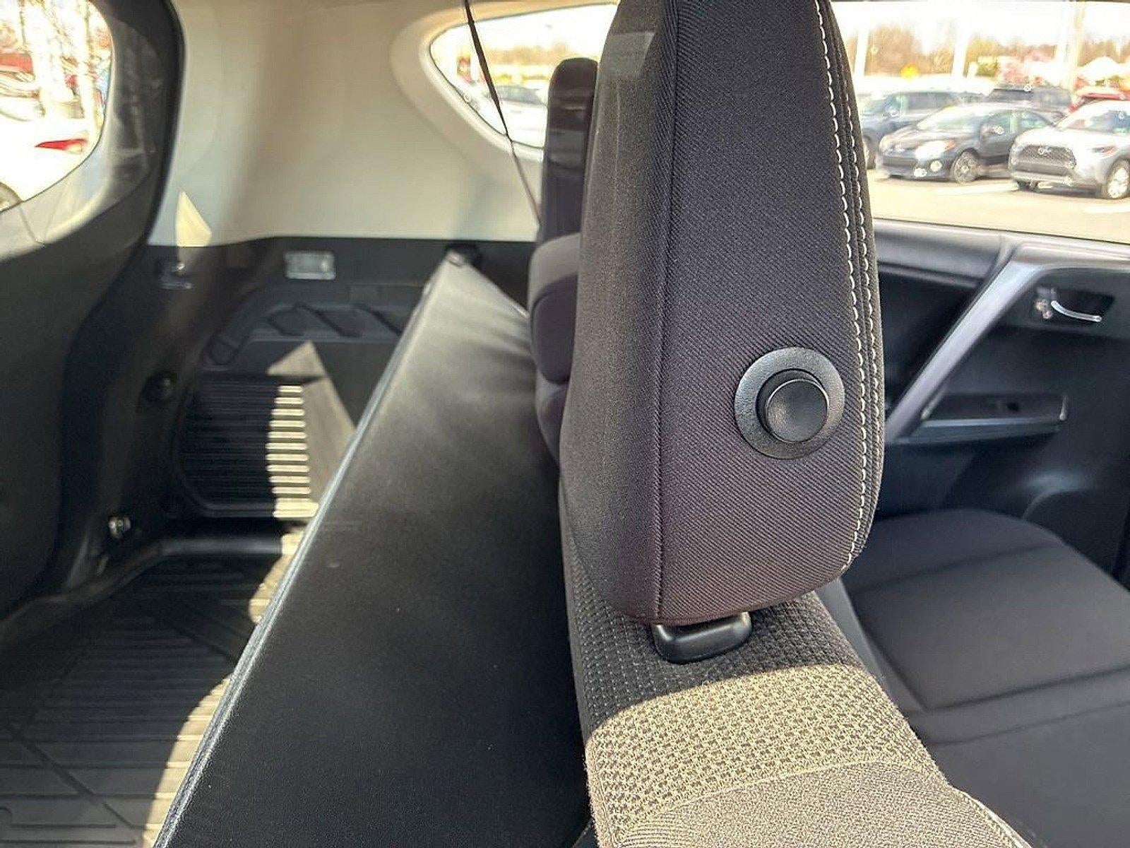 2017 Toyota RAV4 Hybrid XLE AWD (Natl)