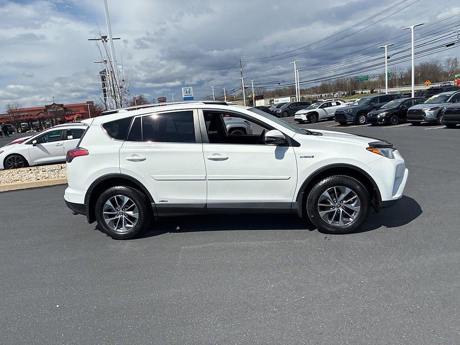 2017 Toyota RAV4 Hybrid XLE AWD (Natl)