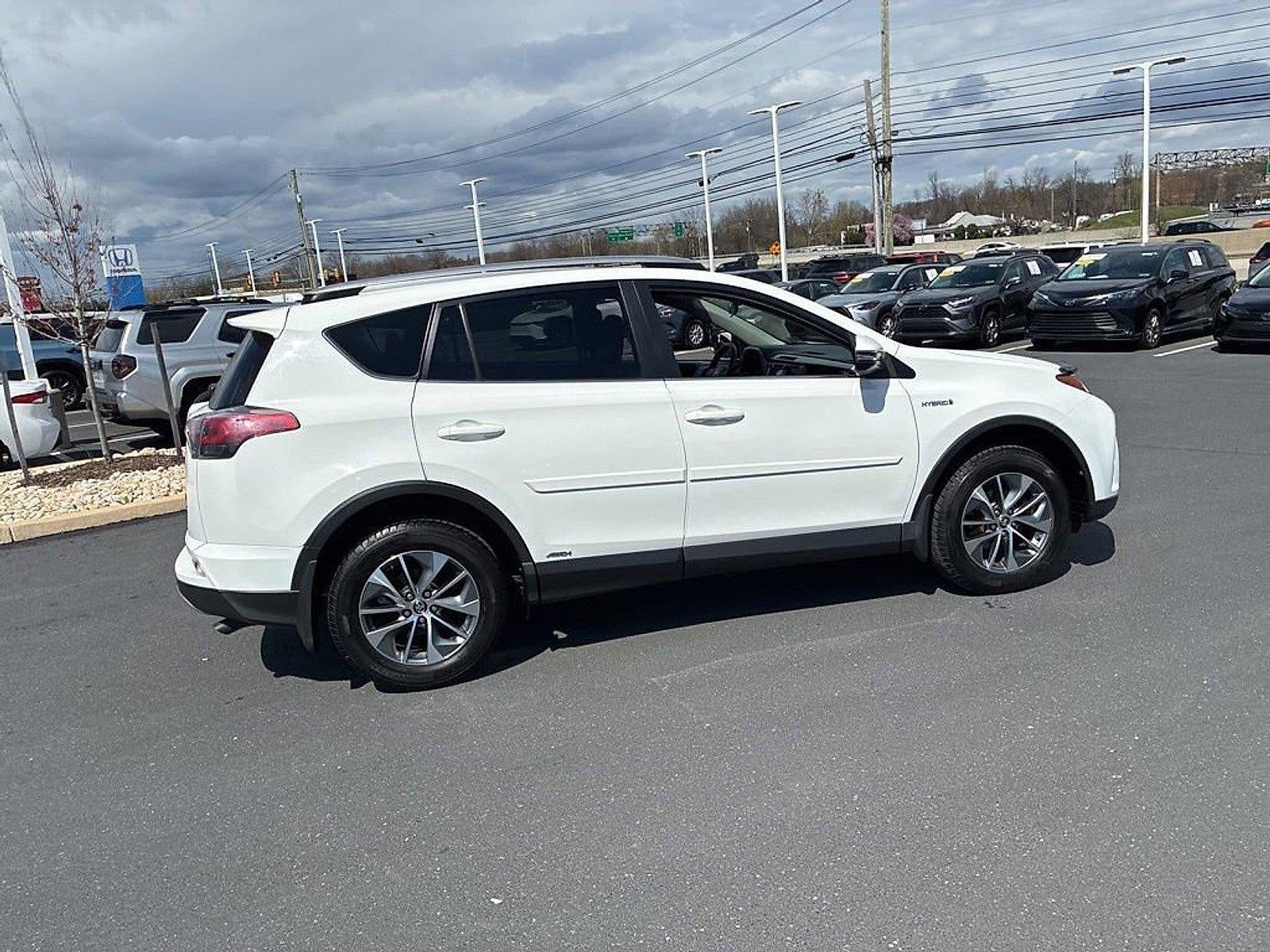 2017 Toyota RAV4 Hybrid XLE AWD (Natl)