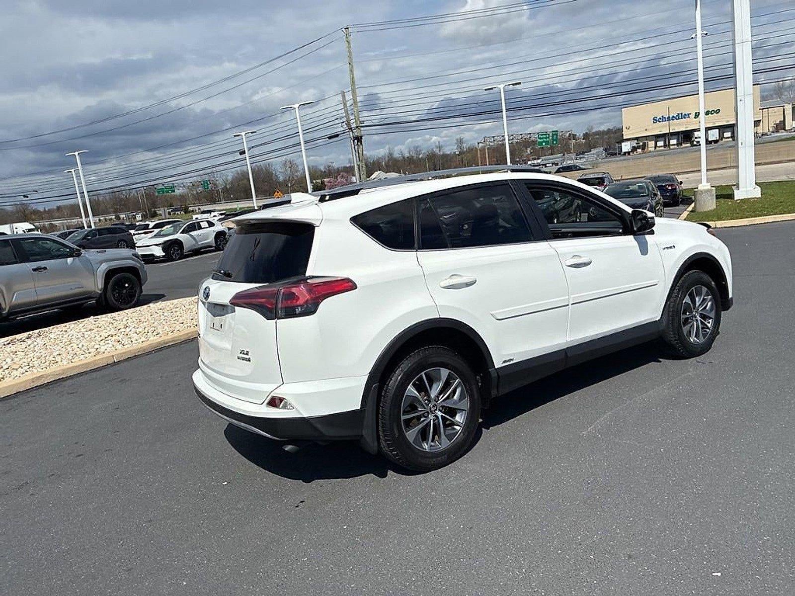 2017 Toyota RAV4 Hybrid XLE AWD (Natl)