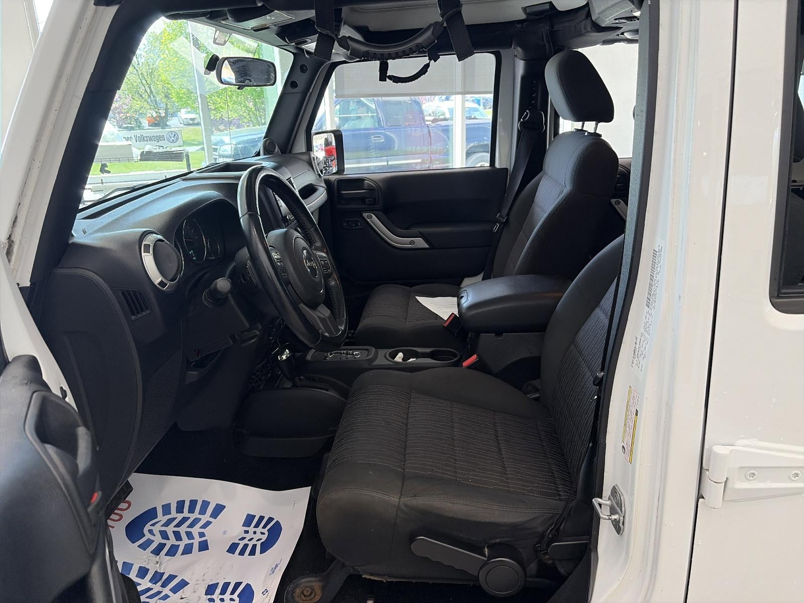 2012 Jeep Wrangler Unlimited 4WD 4dr Sahara