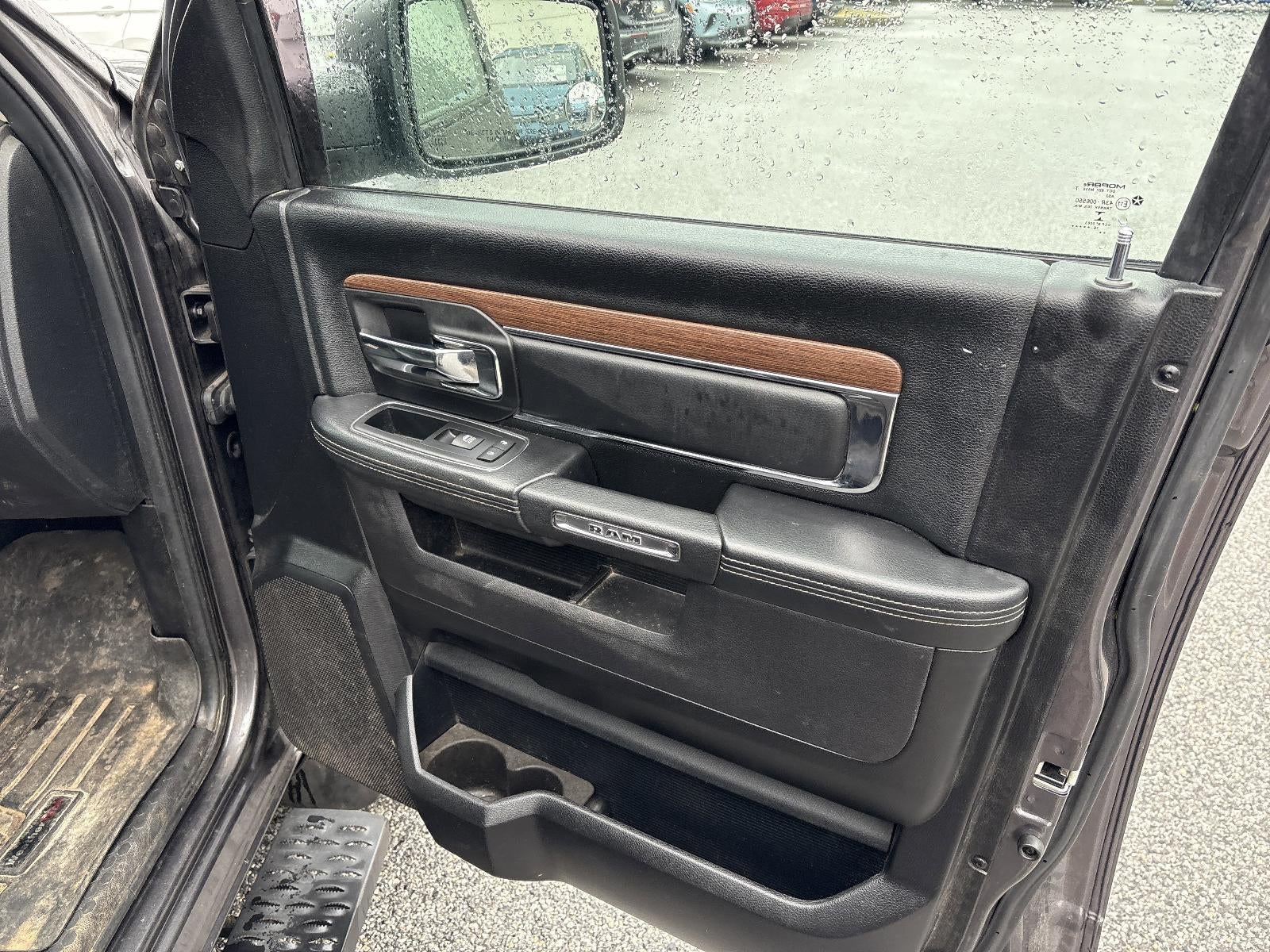 2017 RAM 1500 Laramie 4x4 Crew Cab 6'4" Box