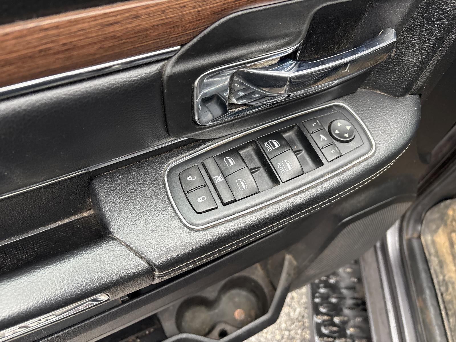 2017 RAM 1500 Laramie 4x4 Crew Cab 6'4" Box