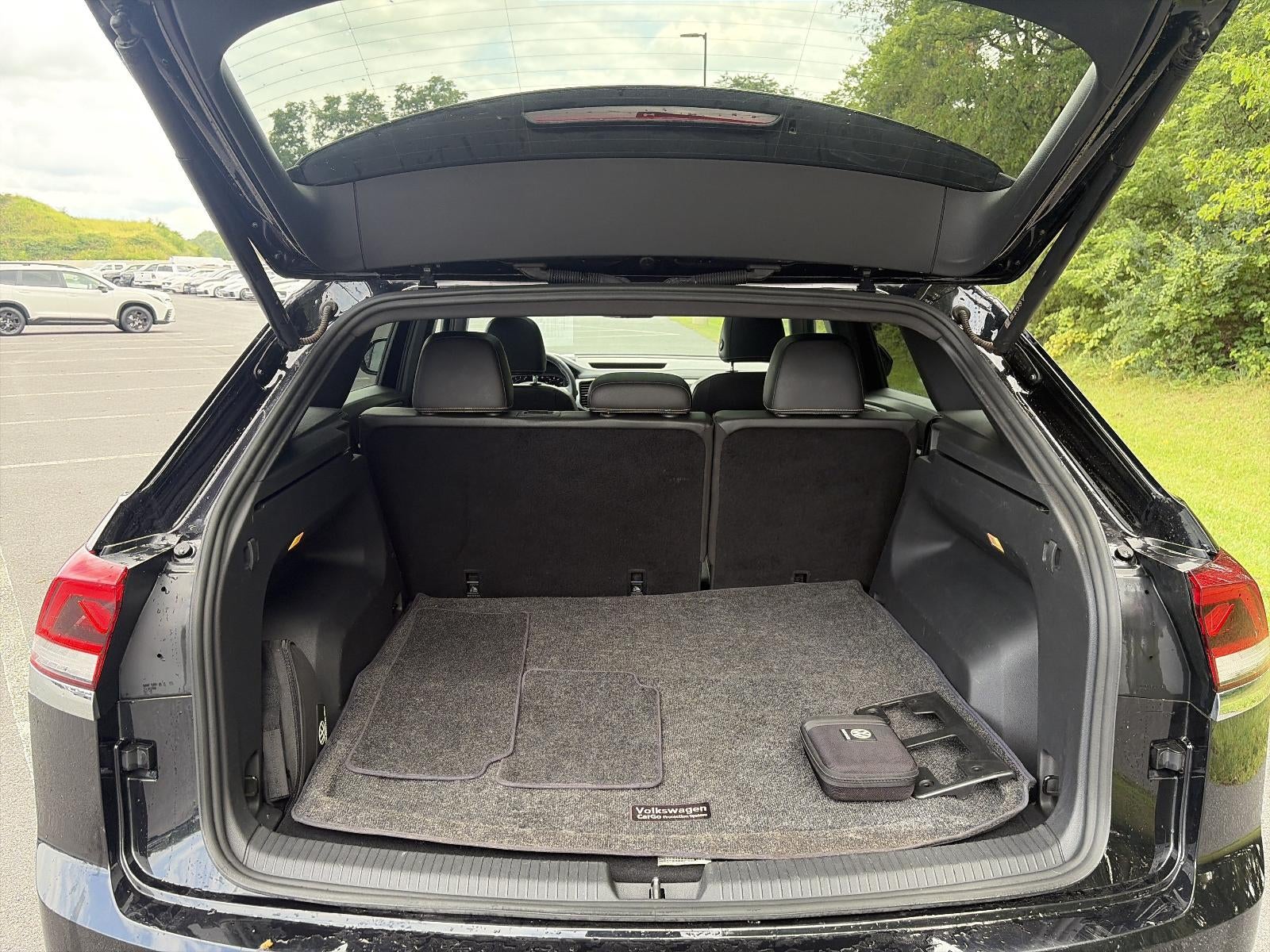 2023 Volkswagen Atlas Cross Sport 2.0T SE w/Technology 4MOTION