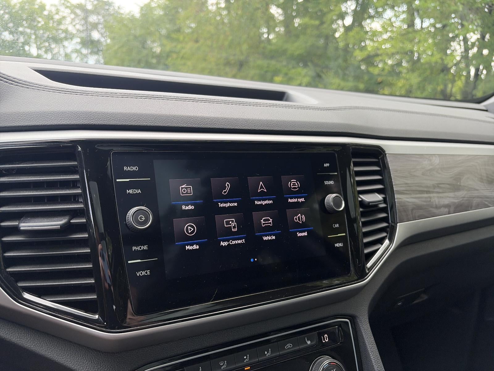 2023 Volkswagen Atlas Cross Sport 2.0T SE w/Technology 4MOTION
