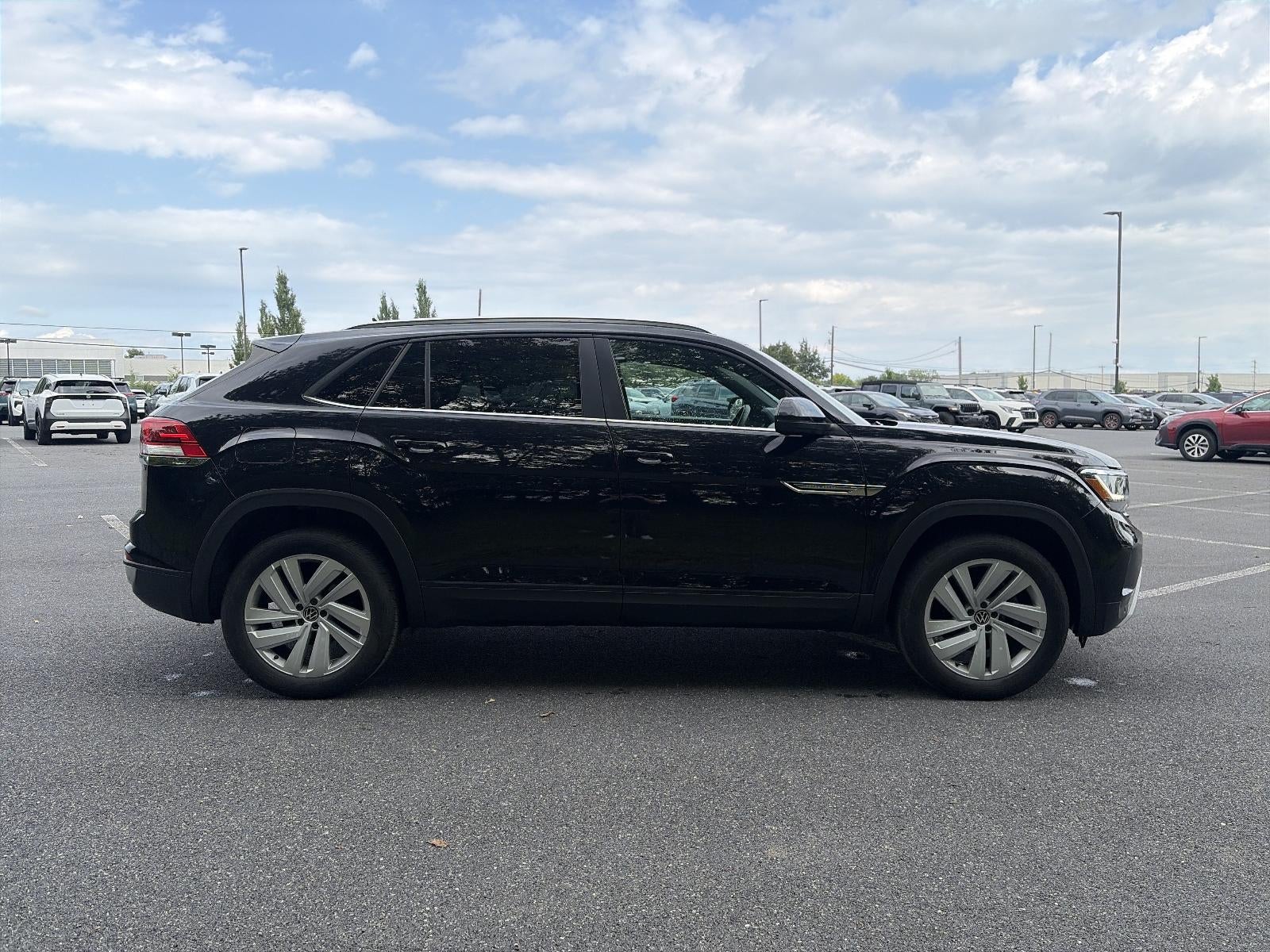2023 Volkswagen Atlas Cross Sport 2.0T SE w/Technology 4MOTION