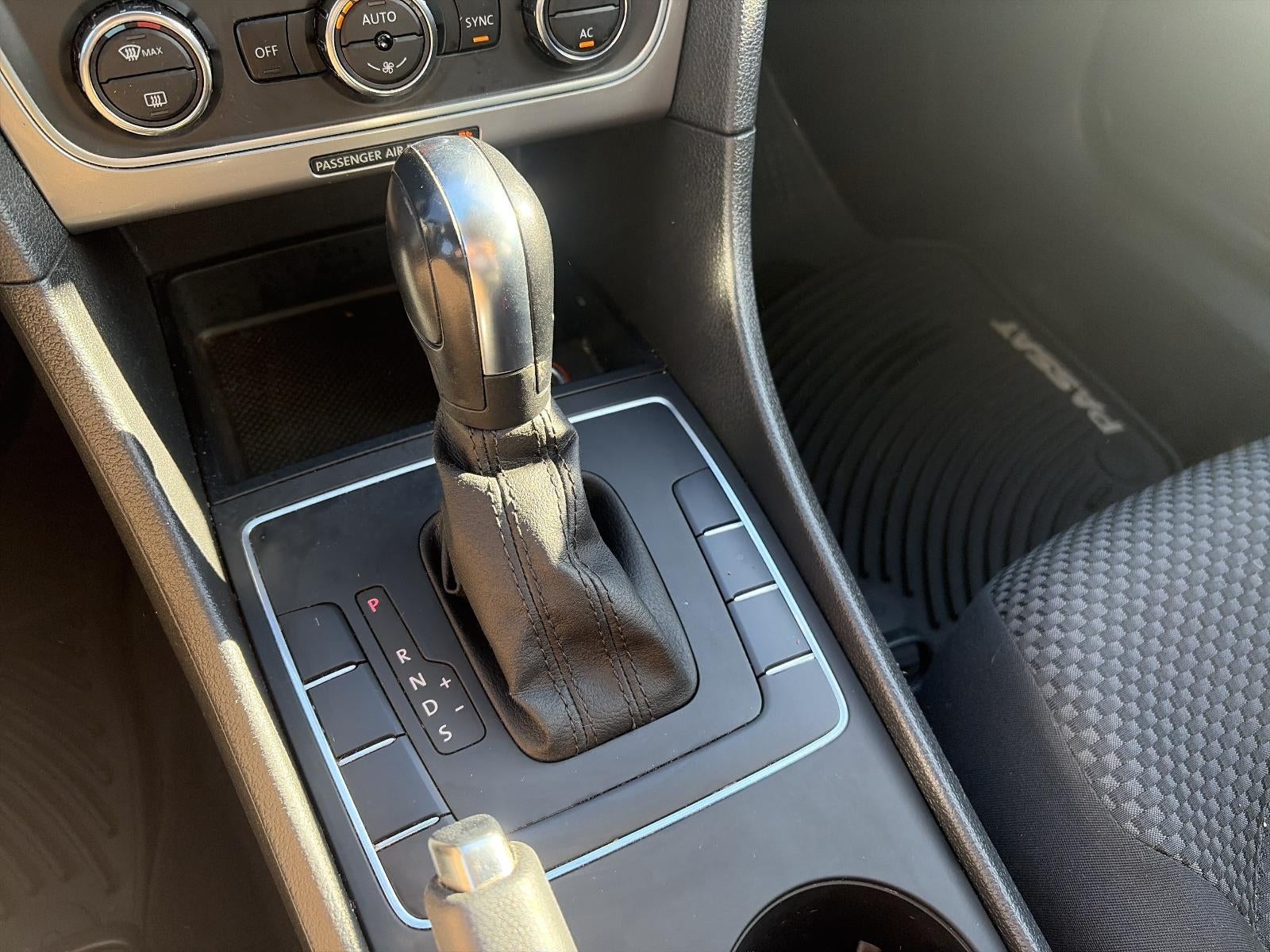 2012 Volkswagen Passat 4dr Sdn 2.5L Auto S PZEV