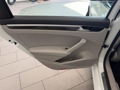 2018 Volkswagen Passat 2.0T SE w/Technology Auto