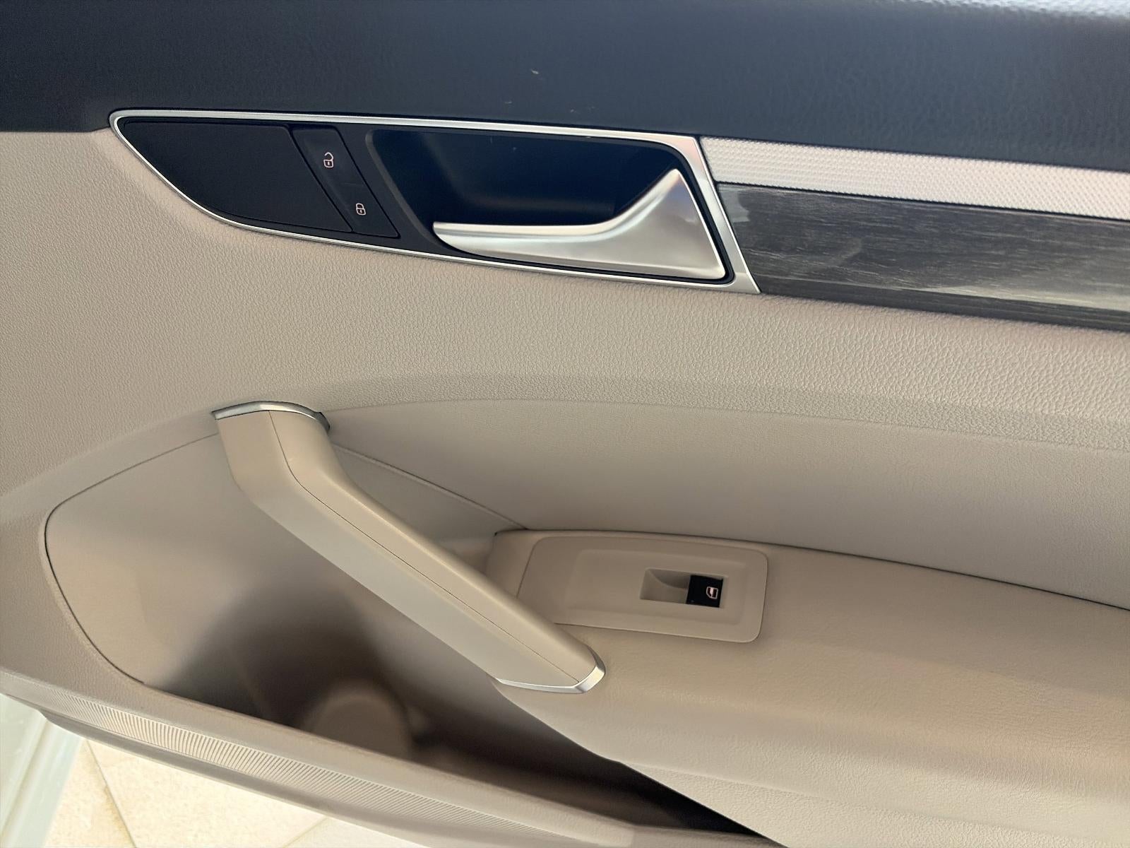 2018 Volkswagen Passat 2.0T SE w/Technology Auto