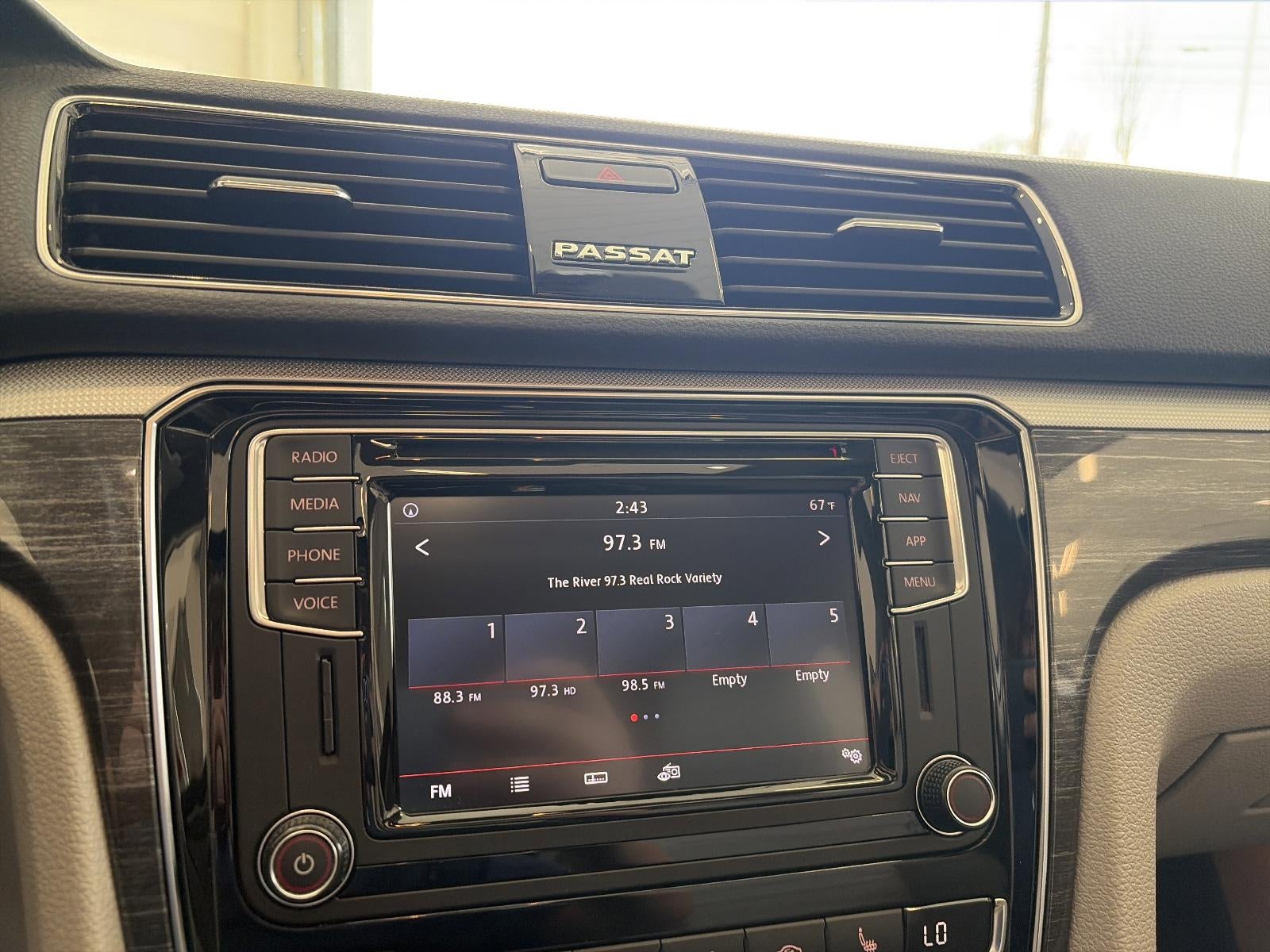 2018 Volkswagen Passat 2.0T SE w/Technology Auto