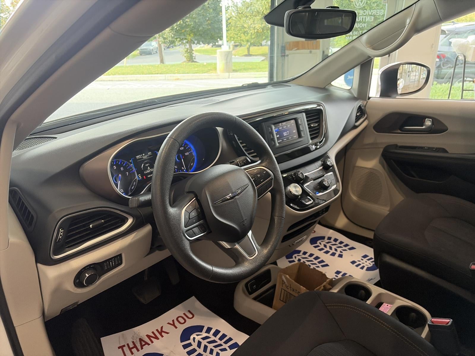 2017 Chrysler Pacifica LX FWD