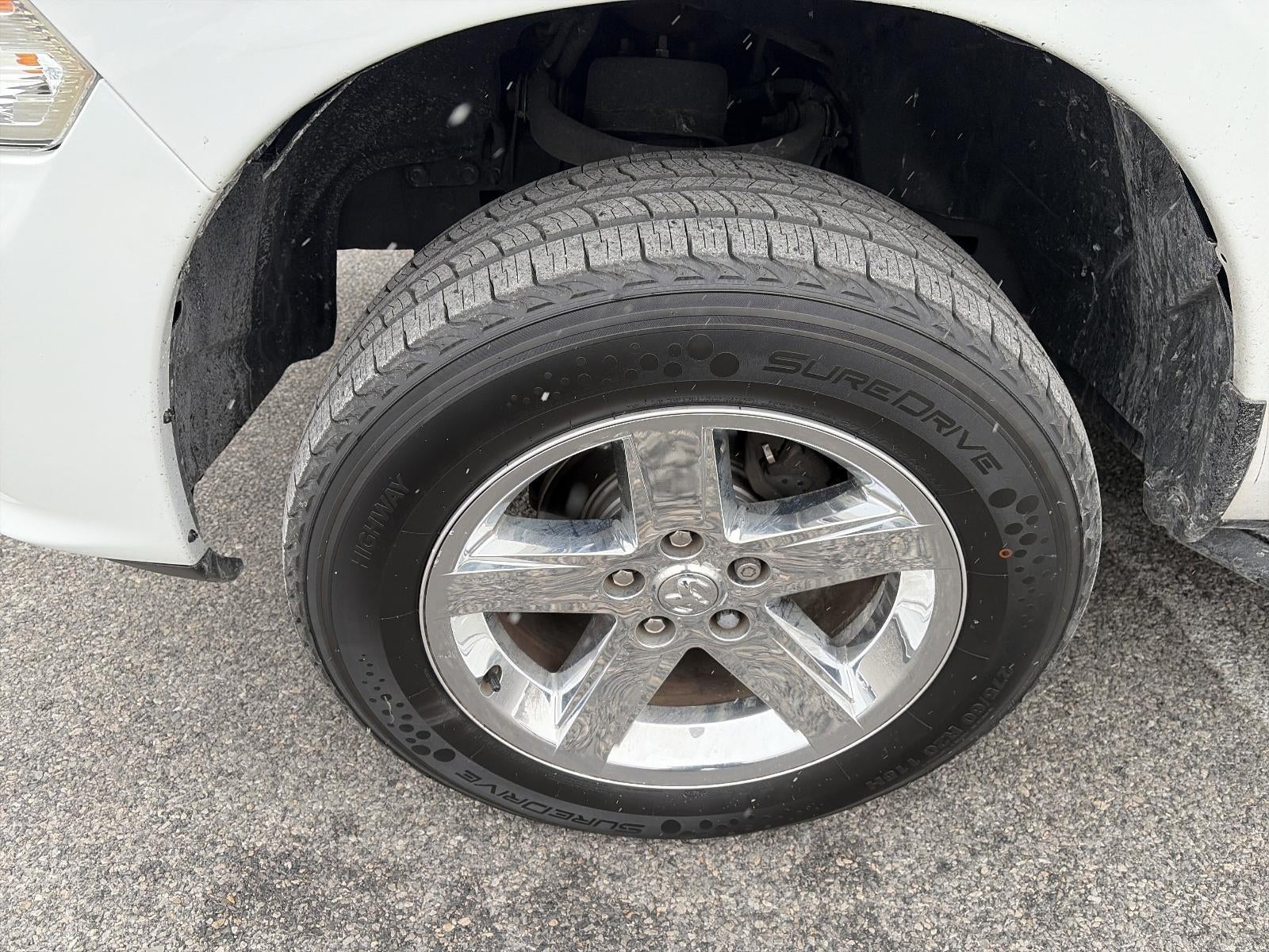 2017 RAM 1500 Express 4x4 Crew Cab 5'7" Box