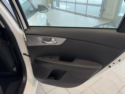 2023 Kia Forte LXS IVT