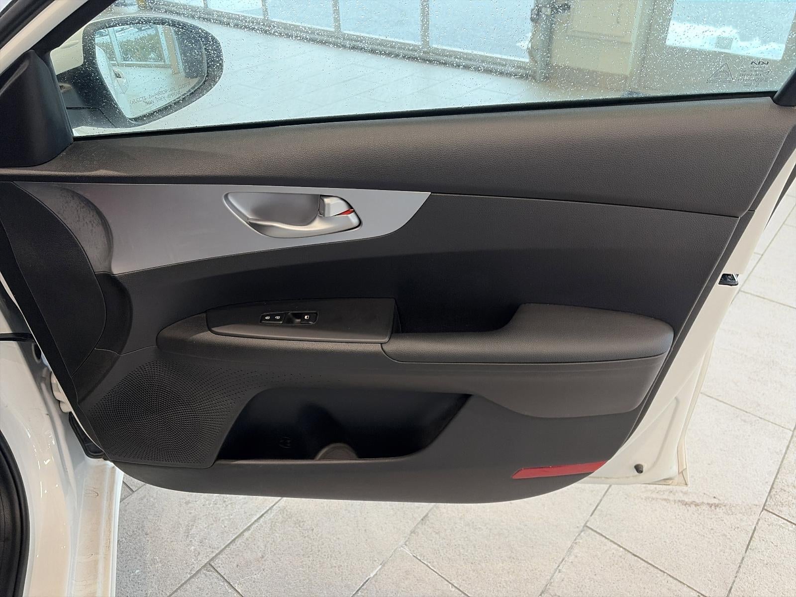 2023 Kia Forte LXS IVT