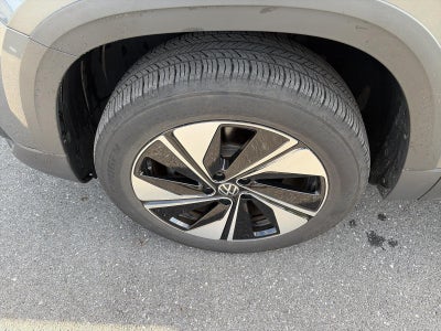 2024 Volkswagen Taos SE 4MOTION