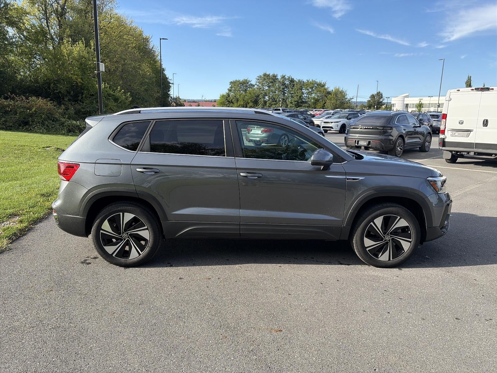 2024 Volkswagen Taos SE 4MOTION